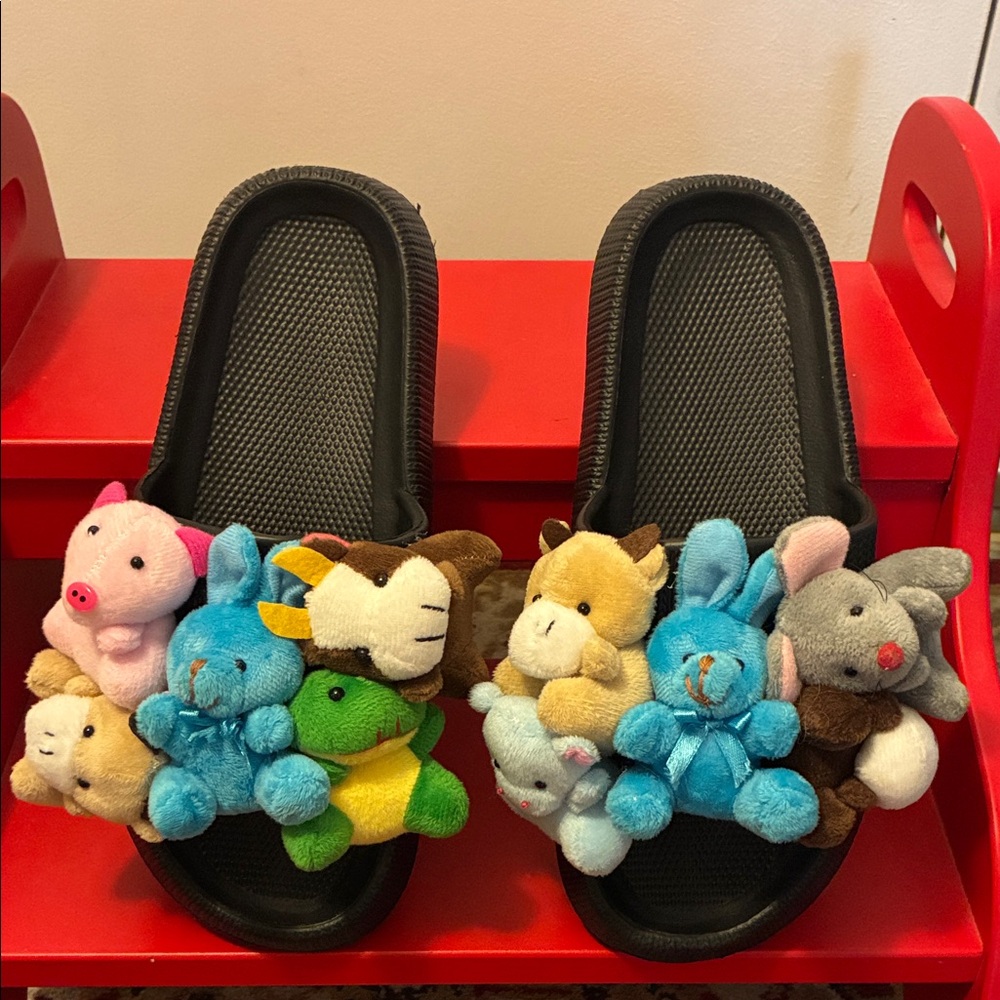NWOT Black Slides with Plush Animal Accents womens 10-11 42/43